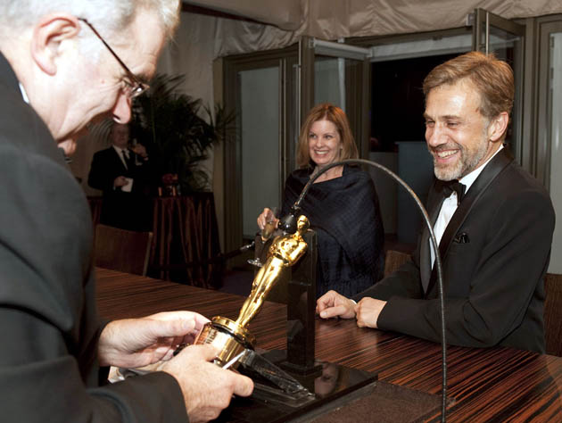 Christoph Waltz Oscar engraving performed live