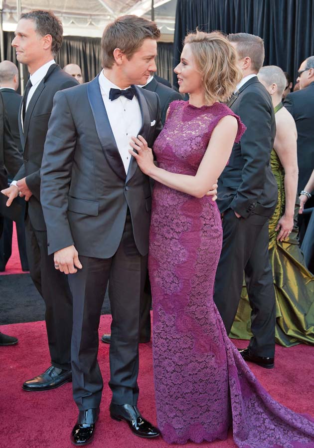 Jeremy Renner Scarlett Johansson Oscar 2011 Red Carpet