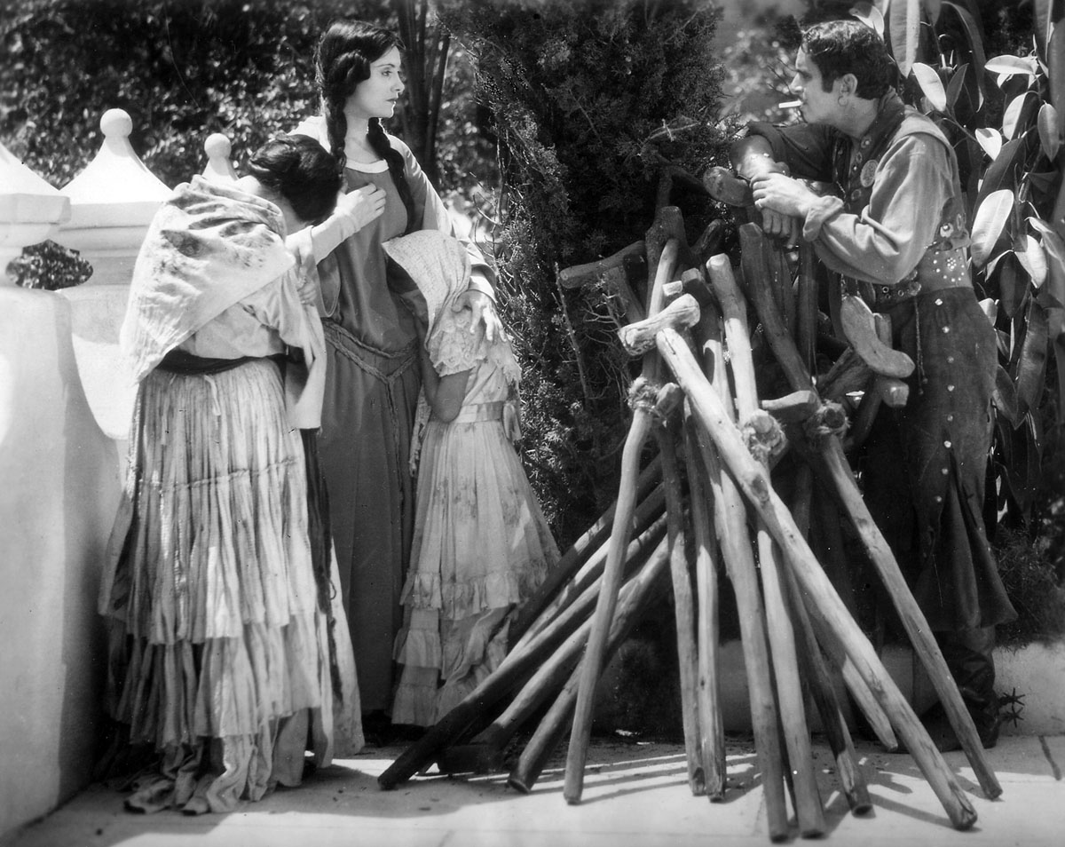 Eve Southern, Douglas Fairbanks in The Gaucho